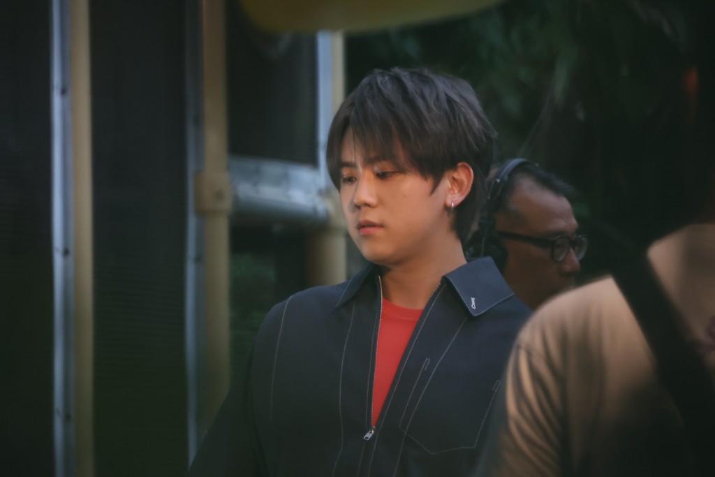 姜濤聚精會神。