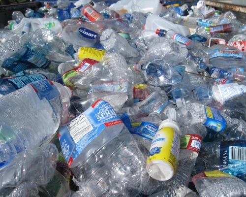 人類製造大量塑膠垃圾對生態造成危機。(unsplash圖片)
