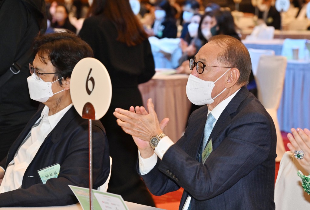 英皇集團主席楊受成博士出席年聯會第30屆會慶及會董會就職典禮，以示支持。