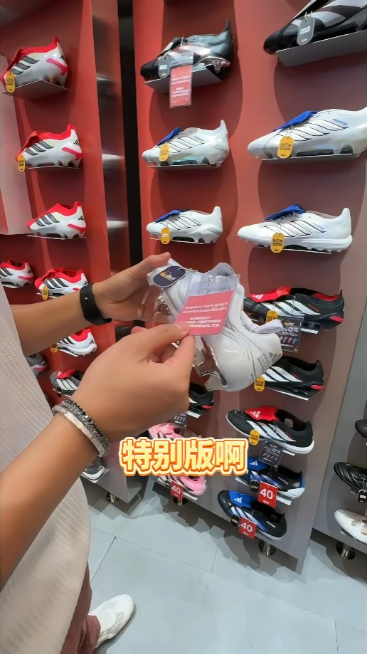 葉泓聲睇中特別版索價4,000港元。 葉泓聲睇中特別版索價4,000港元。