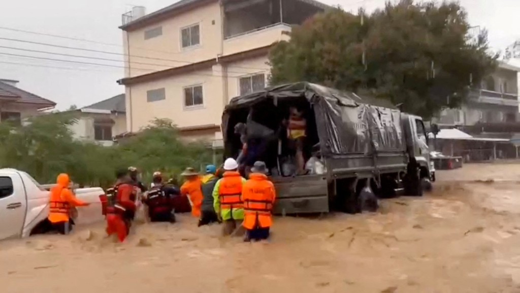 泰国48府已发出暴雨警告。路透社