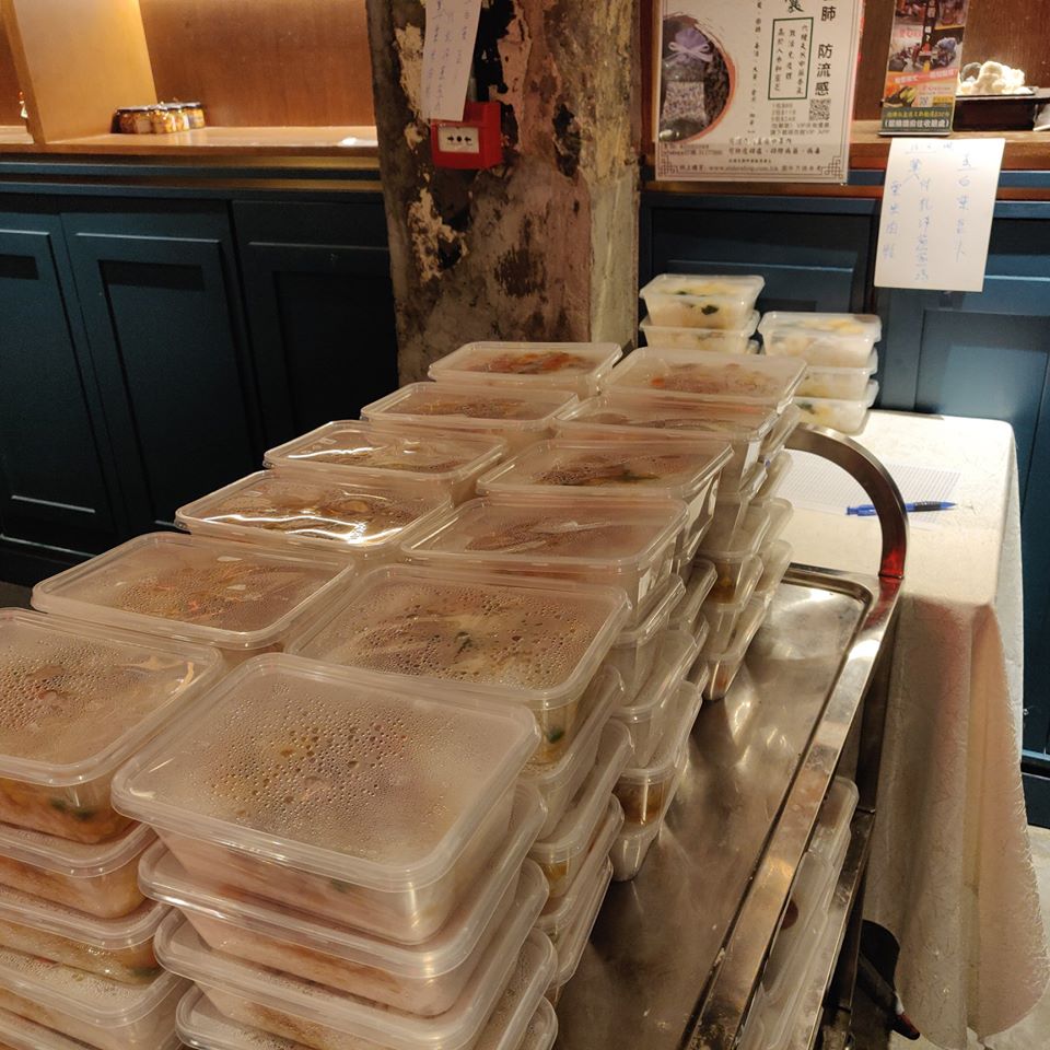 銀杏館不時會準備免費飯派給基層。銀杏館FB