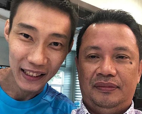 李宗伟(左)病后首次曝光，可见瘦削了不少。网上图片