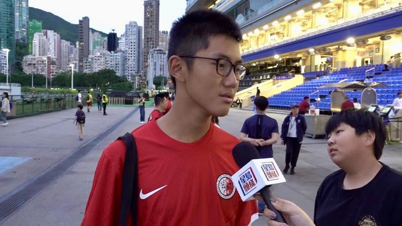 观看完全场的球迷潘先生则表示失望，认为香港队今场士气比较低落。谢晓雅摄