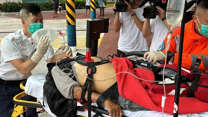 墮海老翁經送院搶救後不治。