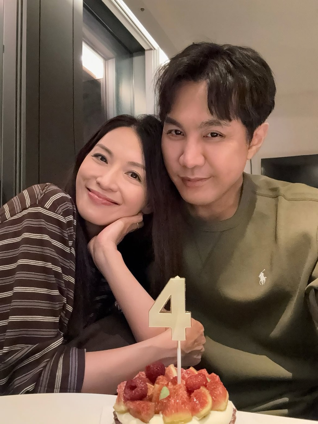 陳煒和老公慶結婚4周年冧到爆。 陳煒和老公慶結婚4周年冧到爆。