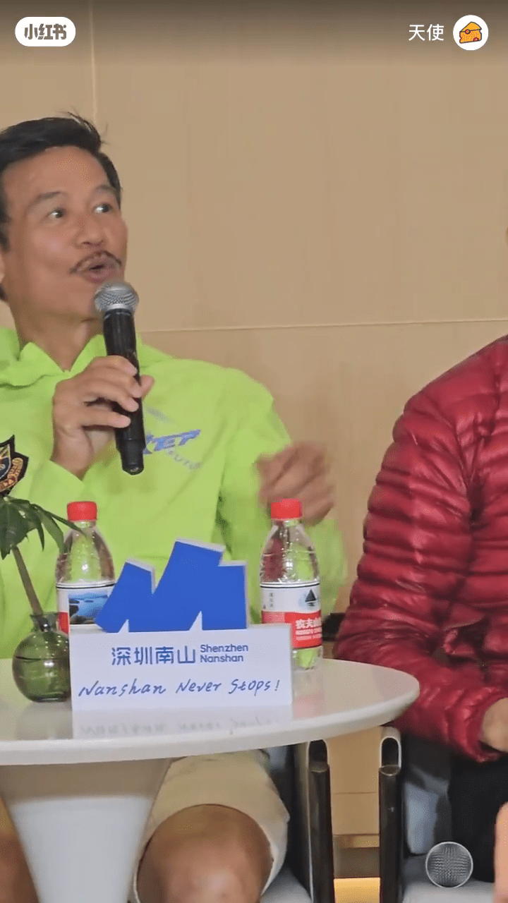李子雄打完場。 李子雄打完場。