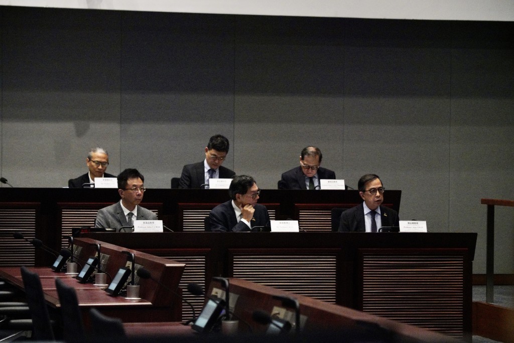 《2023年香港中文大學(修訂)條例草案》委員會會議今日召開第三次會議。歐樂年攝