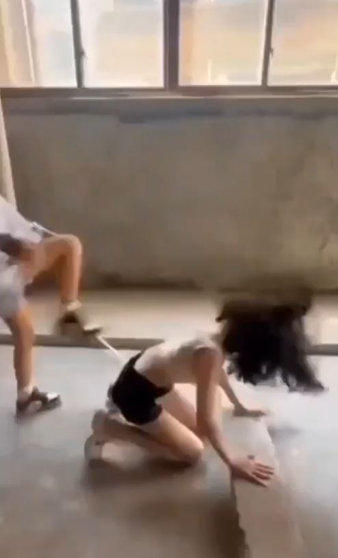 賴姓少女遭童黨虐打4小時，惹起民眾公憤，要求嚴懲施暴者。Ｘ