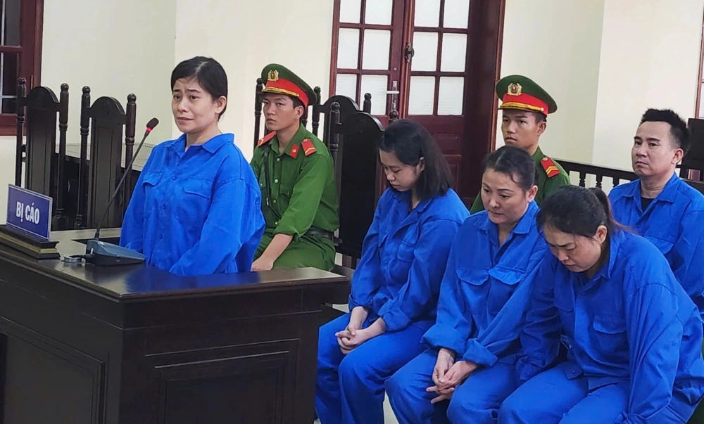 內地男赴越娶妻墮陷阱被呃8萬禮金,5名騙徒罪成重判入獄。 紅星新聞 內地男赴越娶妻墮陷阱被呃8萬禮金,5名騙徒罪成重判入獄。 紅星新聞