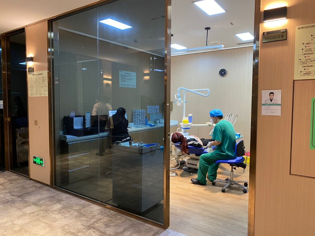 港人北上消費以健康與美容等個人服務為主。 港人北上消費以健康與美容等個人服務為主。