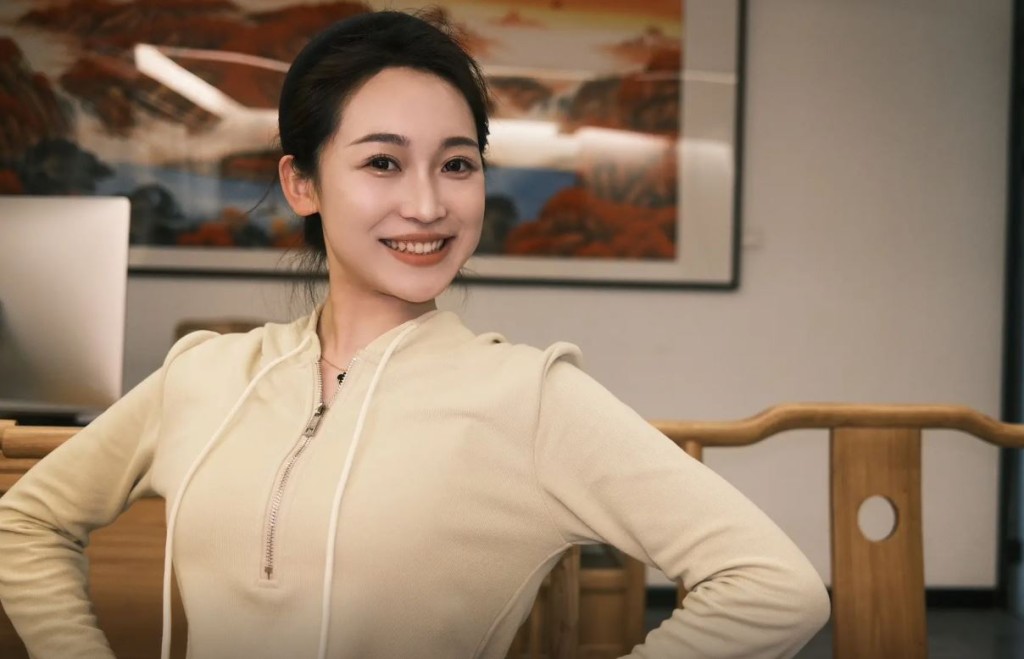 00後陶憶雯成為央視國際頻道黃金時段主播。抖音