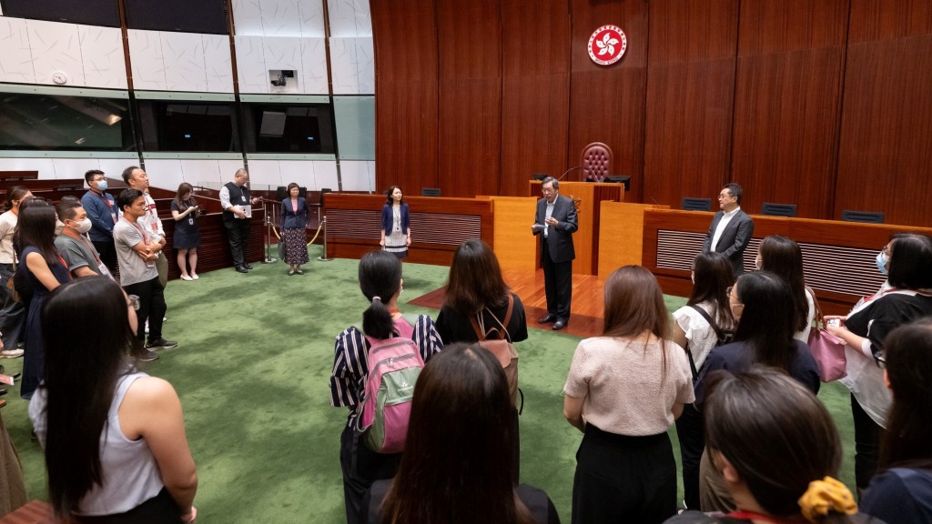 立法會主席梁君彥今日( 3日 )與來自全港14區23間小學33位教師見面。（梁君彥FB圖片）