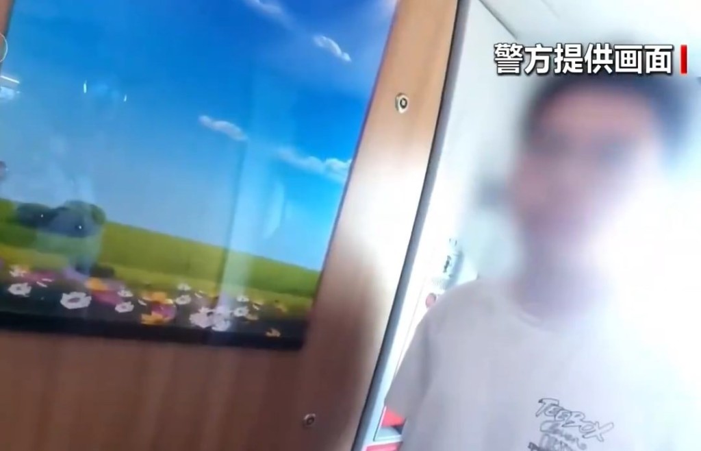閉路電視拍下男子非禮身旁女子的情況。環球網 閉路電視拍下男子非禮身旁女子的情況。環球網