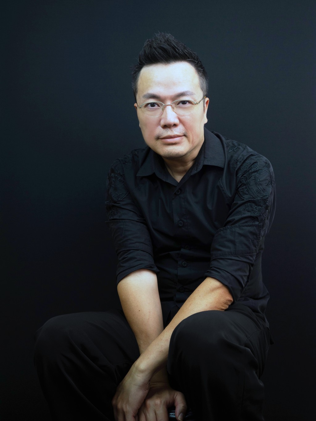 90年代加入樂壇的Joi因自覺不適合娛樂圈，在樂壇閃現兩年便消聲匿跡，但閒時仍玩音樂。