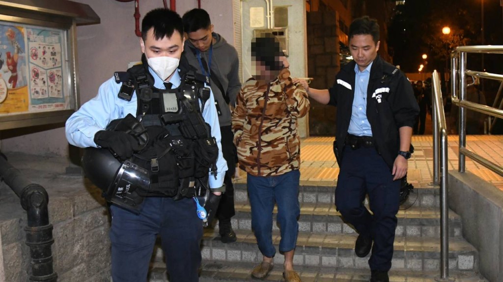 柴灣躁夫激動擸刀 威脅傷妻女被捕