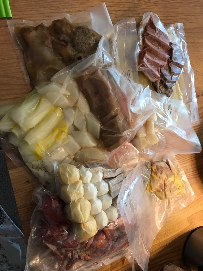 食客於酒店購逾千元盆菜竟收急凍包食材。FB圖片