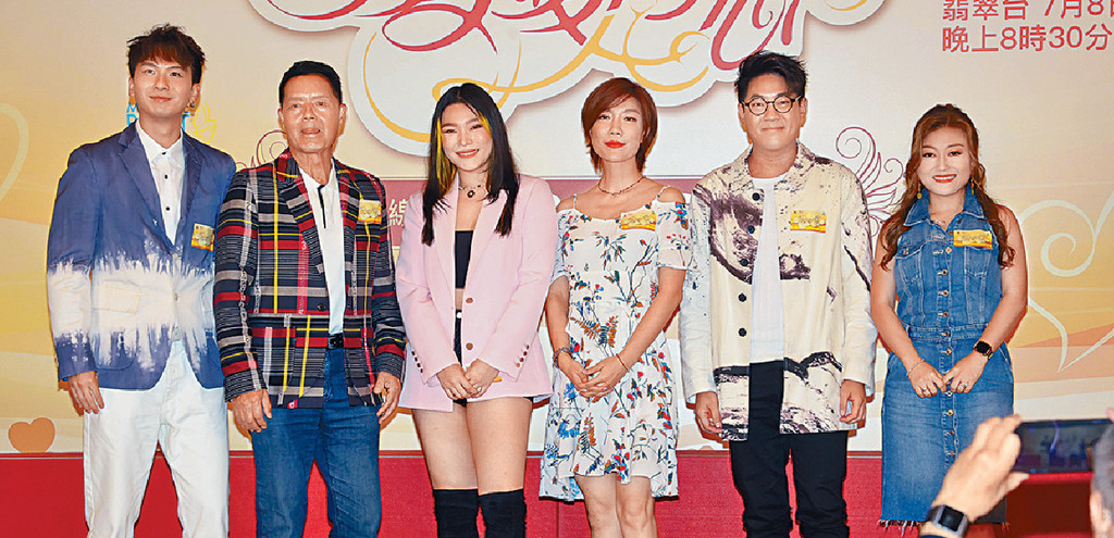 ■《中年好聲音》一班歌手亦有份出席記者會。 ■《中年好聲音》一班歌手亦有份出席記者會。