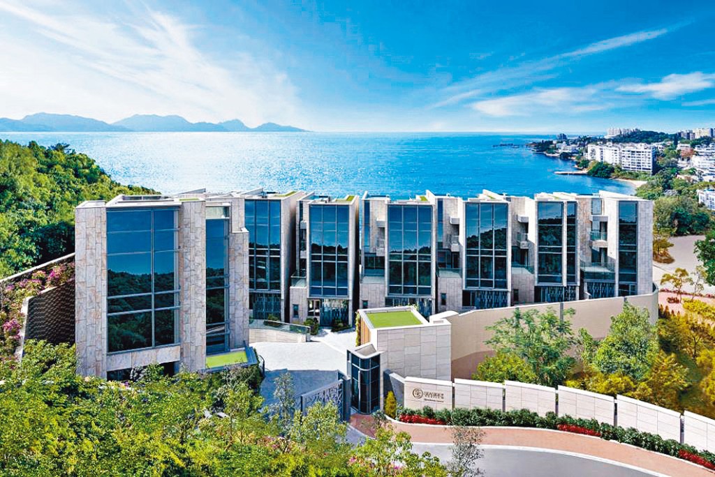 英皇屯门畔海，以招标方式售出2号洋房，成交价1.2639亿，呎价约3万。