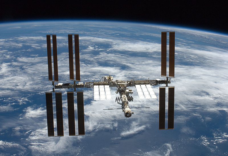 在地球上的外科醫生遙距操控下，首次在國際太空站成功完成了模擬手術。網上圖片