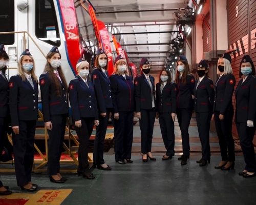 首批12名女司機於1月1日起正式上班。網圖