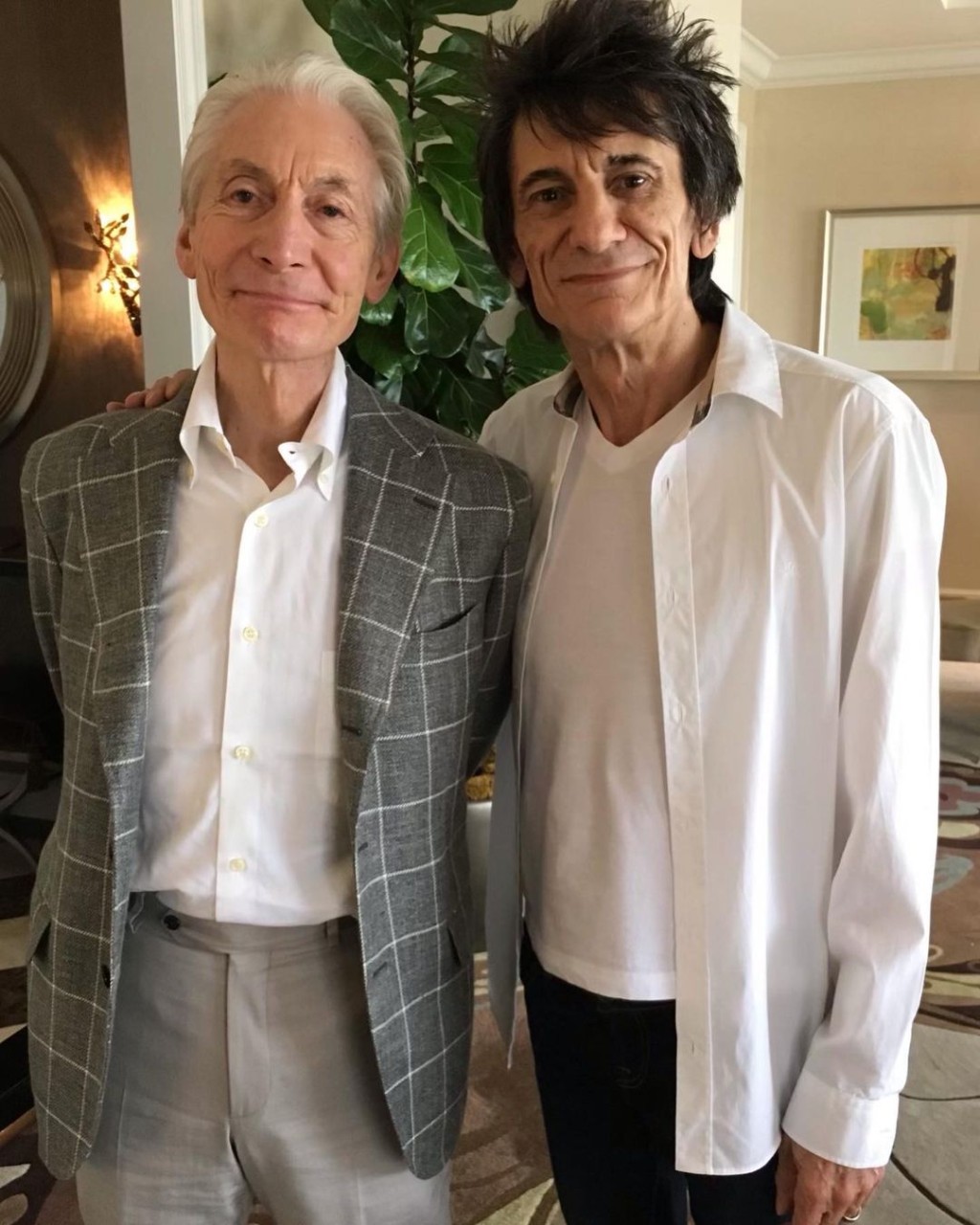 Ronnie Wood（右）貼出故友照片懷念。