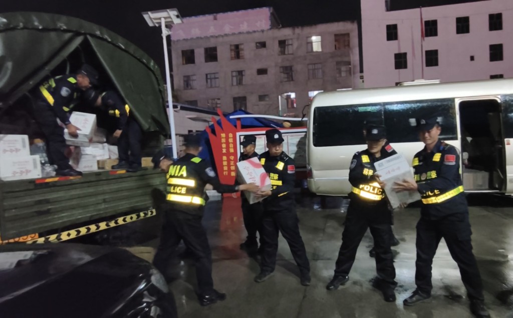 中央及西藏当地多个部门已紧急启动应急响应。新华社