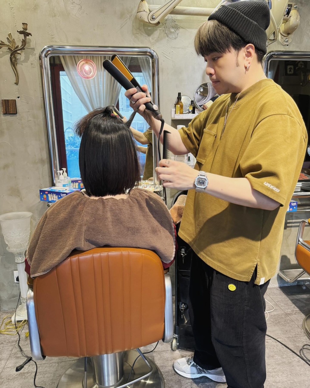 沈宗贤又提到一间位于名为「发言堂」的发型屋，估计他可能在此店「挂牌」继续做发型师。