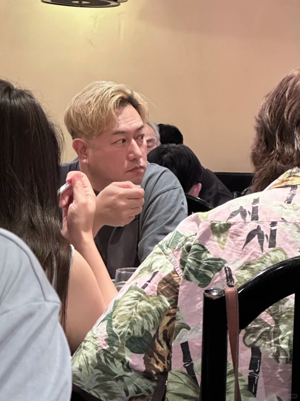 雖然身形比以往圓潤,但網民憑五官輪廓,仍一眼認出陳鍵鋒。 雖然身形比以往圓潤,但網民憑五官輪廓,仍一眼認出陳鍵鋒。