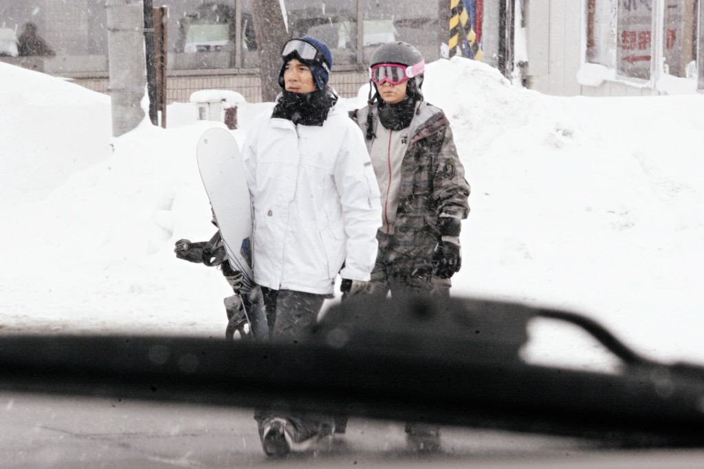 梁朝偉與太太劉嘉玲都熱愛滑雪，2006年已被拍到兩人一同到北海道滑雪。（東周刊圖片）