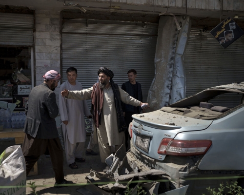 塔利班接連遇炸彈攻擊，伊斯蘭國承認責任，指已造成逾35傷亡。AP圖片