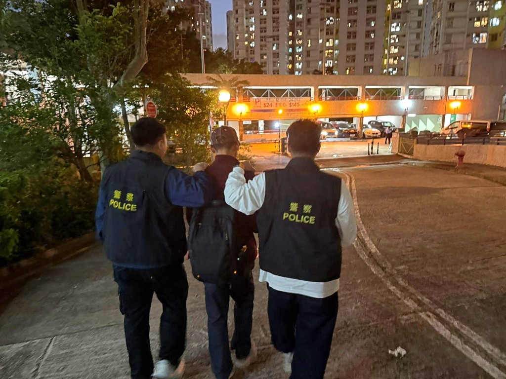 被捕人士带署调查。