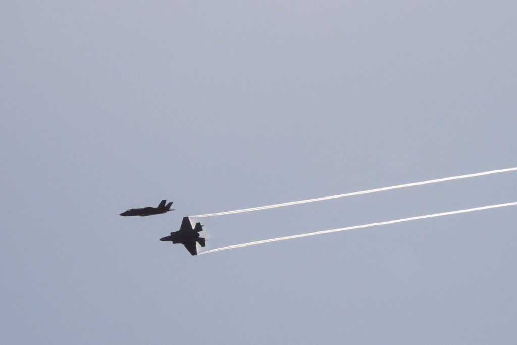 F-35等战斗机正从美国东西岸的基地起飞。路透社