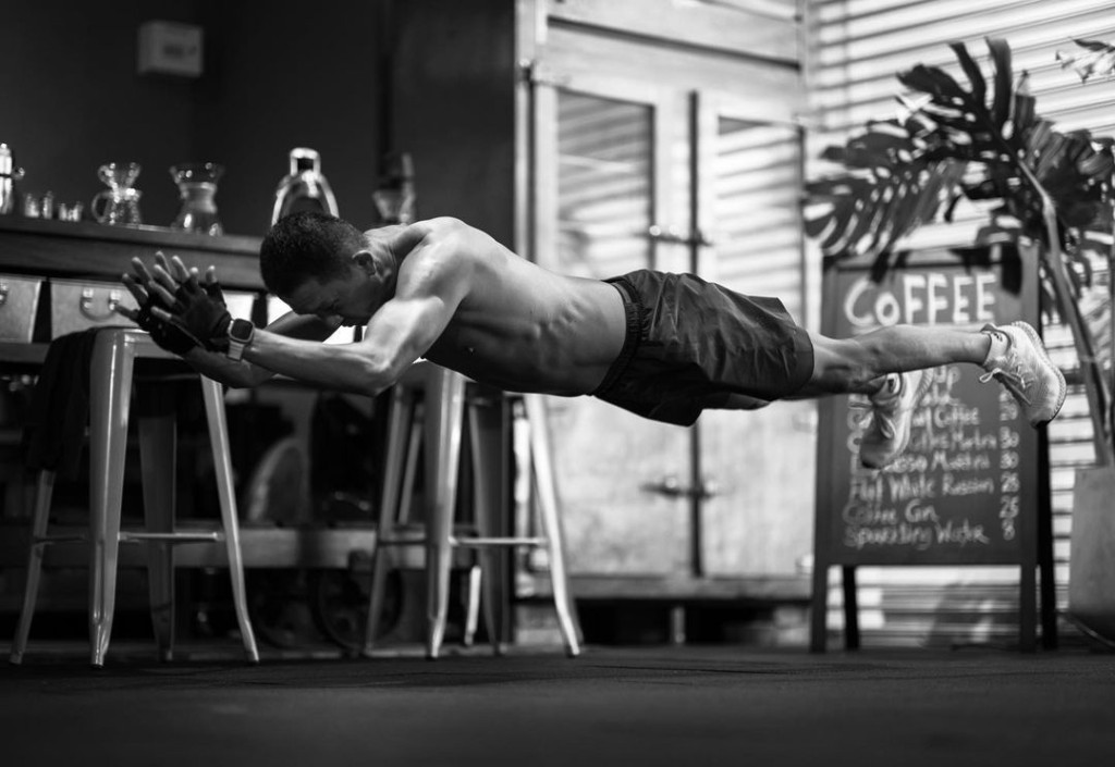 蔡文杰生前热爱健身，常在社交平台展示肌肉。IG