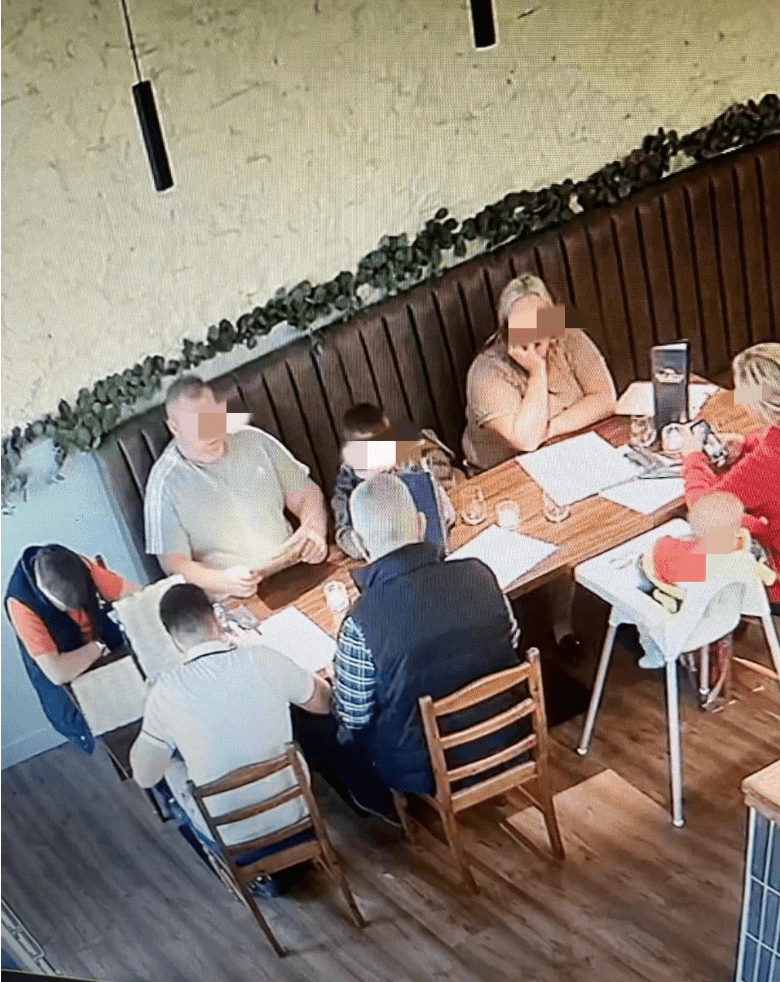 餐厅经理泰隆一气之下，索性把餐厅的CCTV画面截图放上社交平台，让这一家8口样貌曝光。