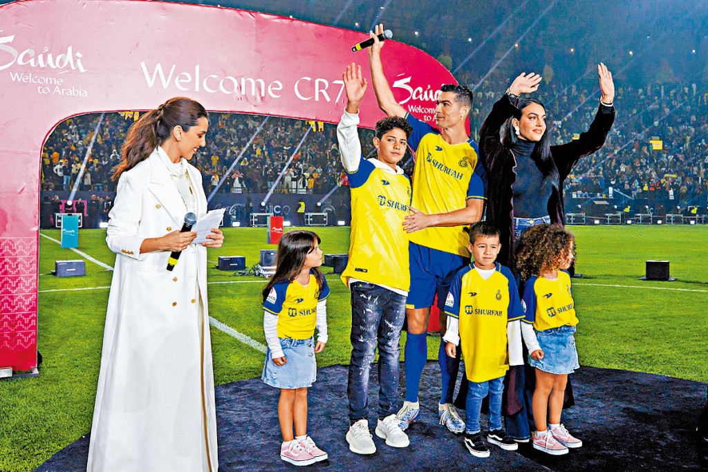 C朗一家將入住較易適應的沙特西化社區。