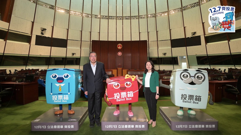 立法會主席梁君彥與秘書處秘書長衛碧瑤一同鼓勵市民踴躍投票。梁君彥FB圖片 立法會主席梁君彥與秘書處秘書長衛碧瑤一同鼓勵市民踴躍投票。梁君彥FB圖片