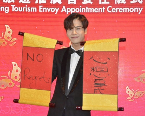 Jackson好開心因為參加花車巡遊活動，可以回港與家人過年食團年飯。