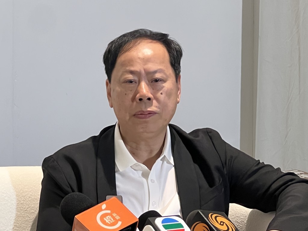 廣東省文聯主席李勁堃表示,希望通過兩地的策展人把更多的美術作品傳遞給不同的地區的人。 廣東省文聯主席李勁堃表示,希望通過兩地的策展人把更多的美術作品傳遞給不同的地區的人。
