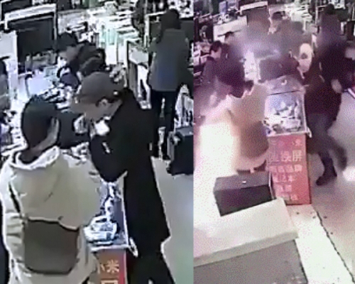 男子咬爆電池引起火球，店內的顧客爭相走避。 網上圖片