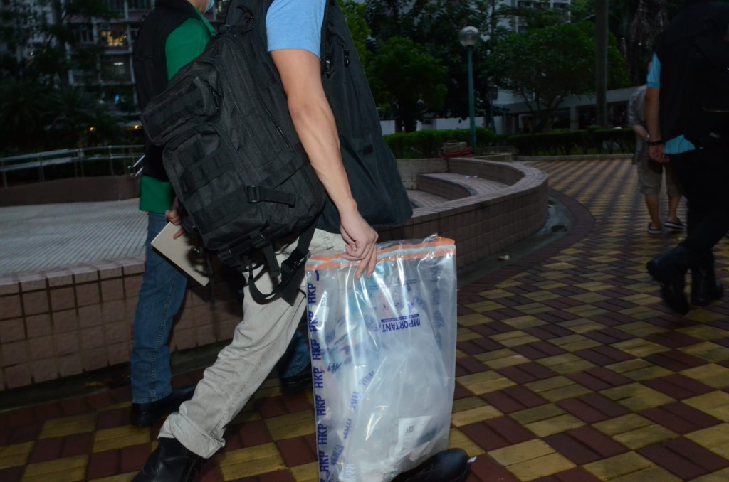 警方當時檢走證物。資料圖片