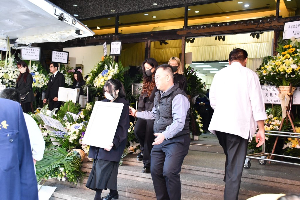 林超荣家人今早为林超荣举行出殡仪式。