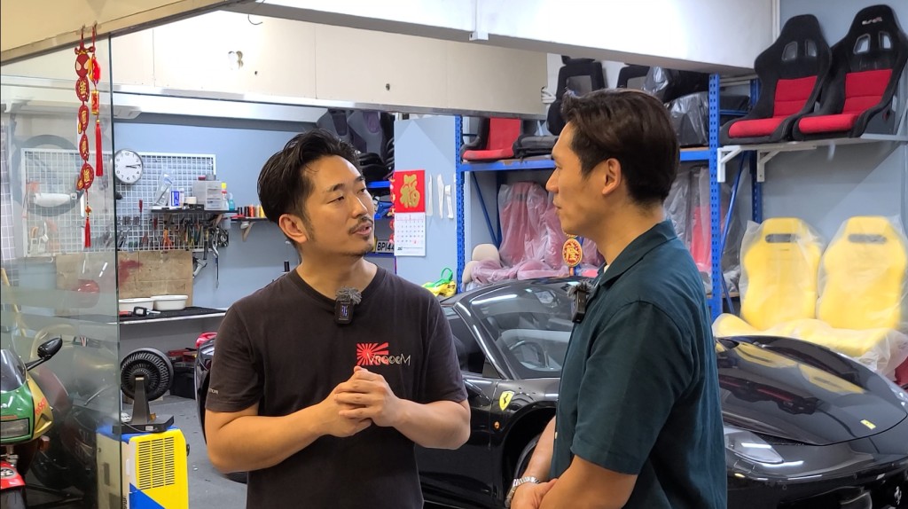經常港車北上的Leo（圖左），表示不知道跨境私家車司機不享19支香煙豁免，建議政府加強宣傳。（資料相片）