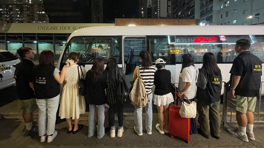 警方聯同入境處深水埗拘捕26人。警方提供