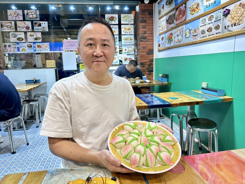  今天（十月九日）是李易达的六十岁生日。