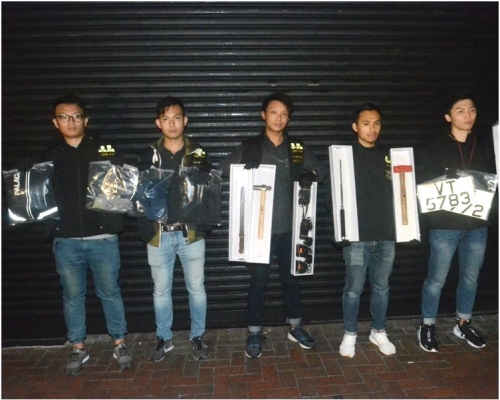 警方檢獲大批武器。蔡楚輝攝
