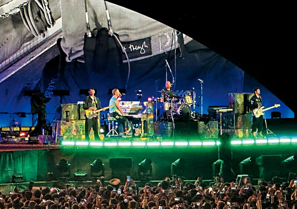 萬眾期待的英國天團Coldplay昨晚在啟德體育園主場館舉行首場演唱會。