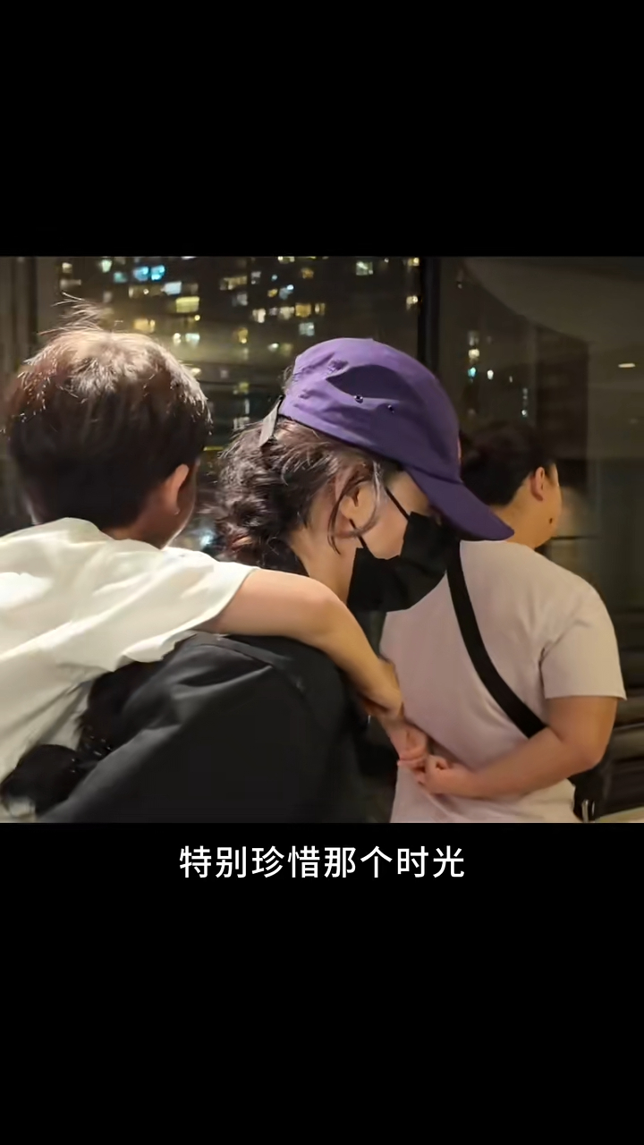 張栢芝抱着Marcus表示:「過一年就抱不動了。」 張栢芝抱着Marcus表示:「過一年就抱不動了。」