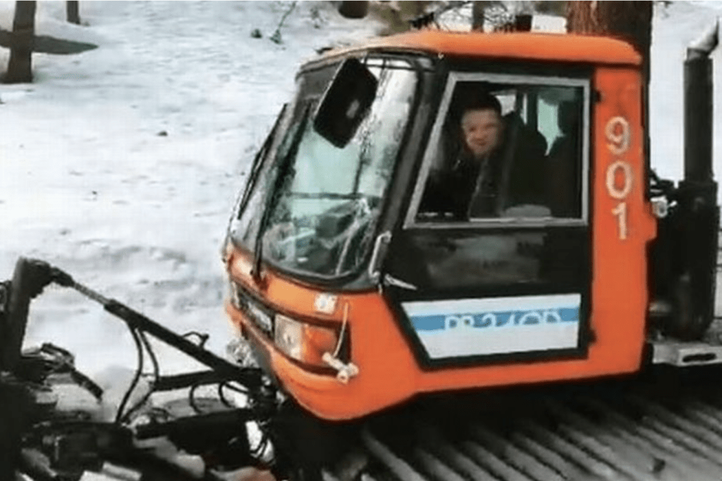 謝洛美曾在2019年自拍短片，紀錄寓所積雪情況，當時他駕駛着鏟雪車。