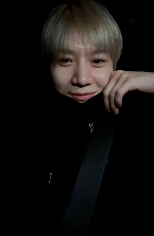 泰民日前直播與粉絲互動。